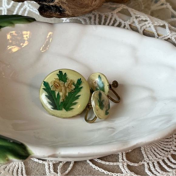 Vintage 40s-50s Dried Flower Lucite Pin And Earrings Set - Picture 5 of 6